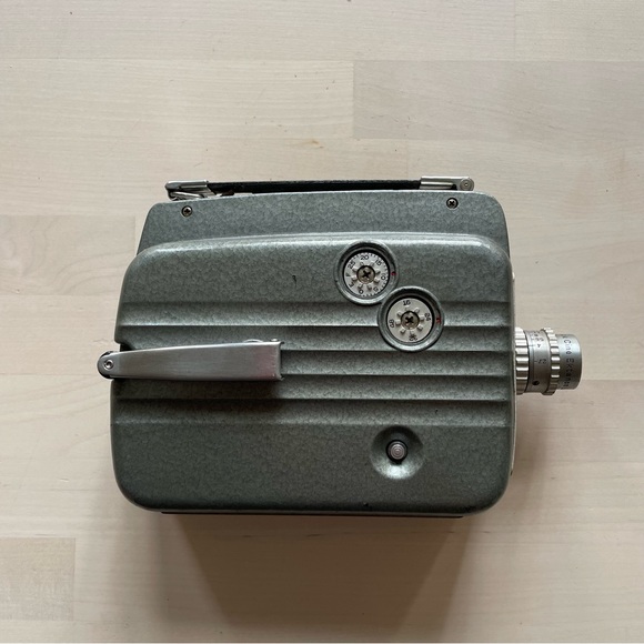 Cine-Kodak Reliant Camera - Picture 3 of 5